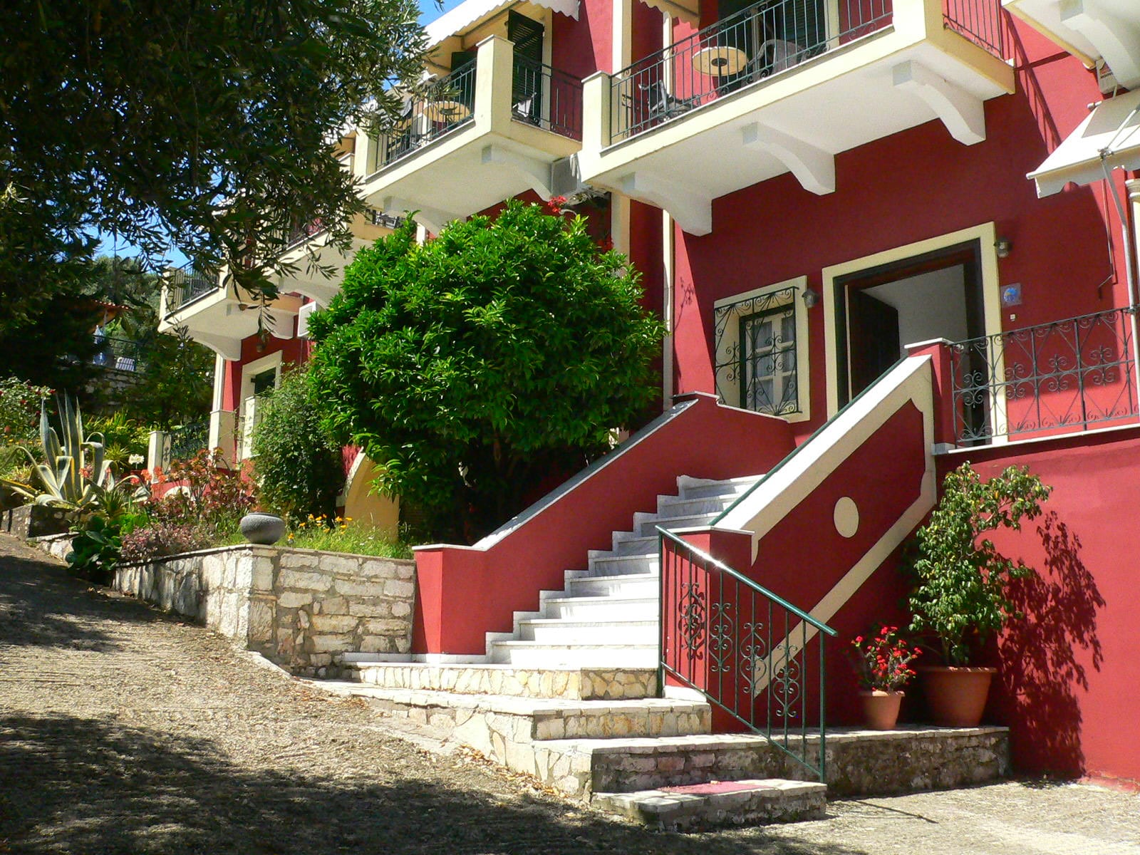 Apraos Bay Hotel exterior